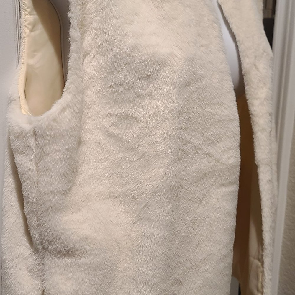 Daily Thread Faux Fur Vest - Picture 4 of 6